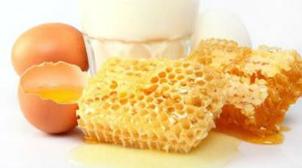 egg-honey mask for skin rejuvenation